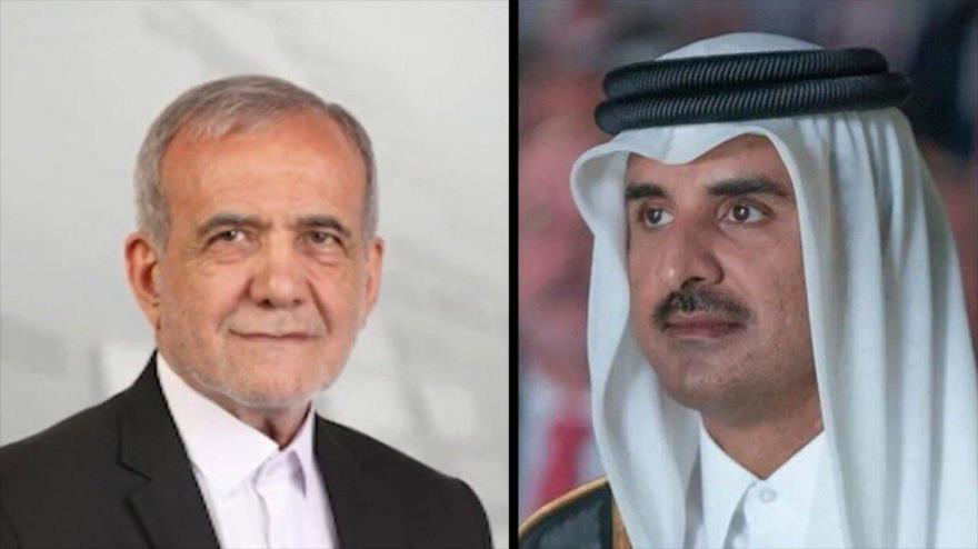 El presidente elegido de Irán, Masud Pezeshkian, (Decha.) y el emir de Catar, el sheij Tamim bin Hamad Al Thani.