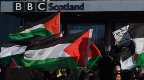 Apoyo de BBC a propaganda israelí expone “colapso de normas periodísticas”