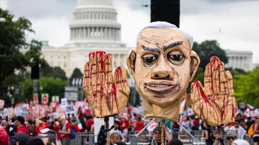 Los manifestantes propalestinos se manifiestan ante el Congreso de EE.UU. en apoyo a Palestina, 24 de julio de 2024.