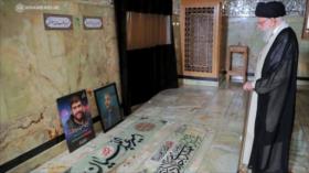 Líder de Irán visita la tumba del canciller mártir Amir Abdolahian