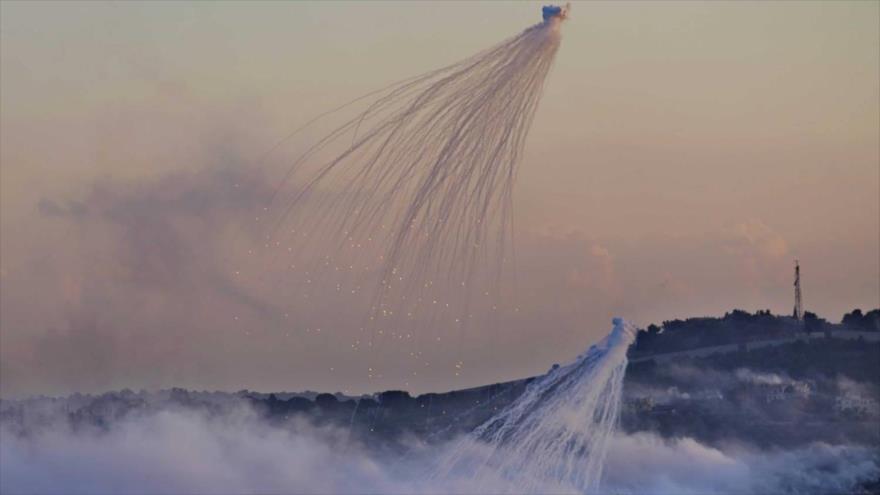 El ejército israelí lanza bombas de fósforo blanco sobre la región de Al-Bustan, en el sur de El Líbano, 15 de octubre de 2023. (Foto: AP)