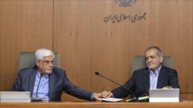 Pezeshkian nombra a Mohamad Reza Aref como vicepresidente primero