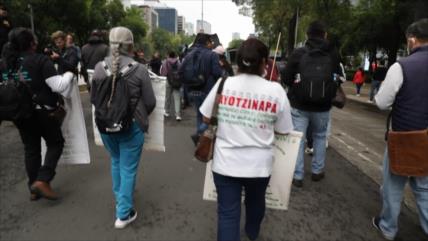 Protestan en CDMX por verdad y justicia sobre caso Ayotzinapa