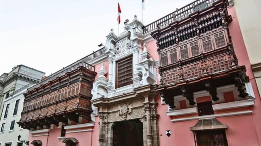 El Palacio de Torre Tagle sirve como sede de la Cancillería de Perú, en Lima (capital).