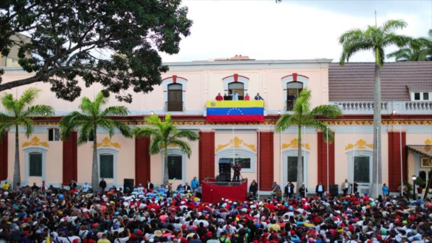 Movilización popular ante el Palacio de Miraflores (sede del Ejecutivo), en Caracas, en apoyo al presidente de Venezuela, Nicolás Maduro, el 1 de agosto de 2024.