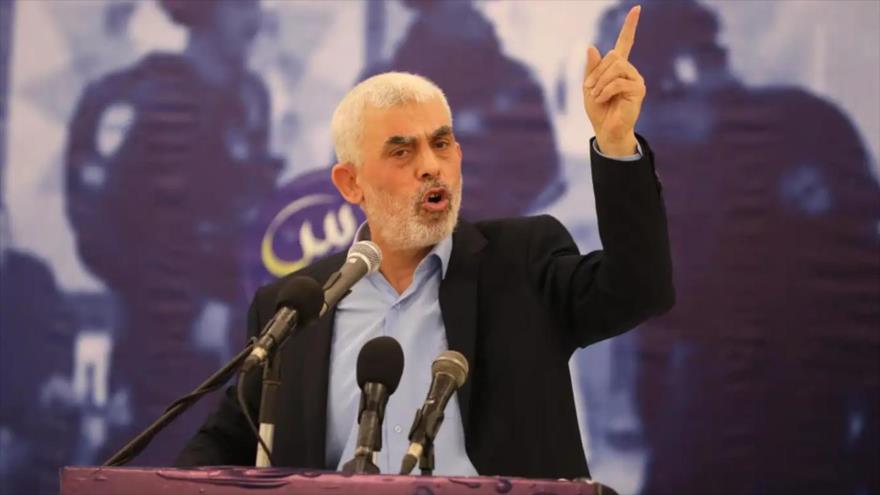 El nuevo jefe de la oficina política de HAMAS, Yahya Sinwar, habla durante un mitin.