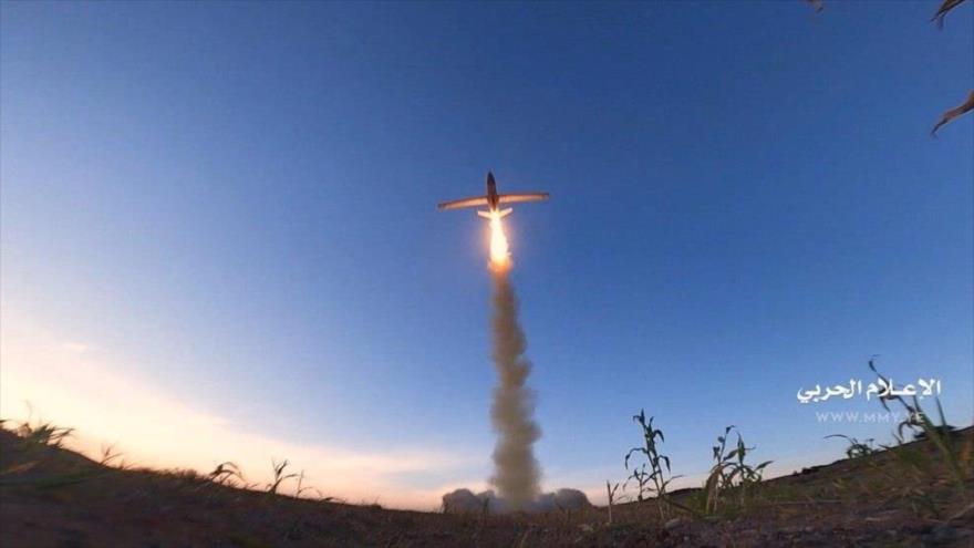 El movimiento popular yemení Ansarolá lanza un avión no tripulado. (Foto: Archivo)