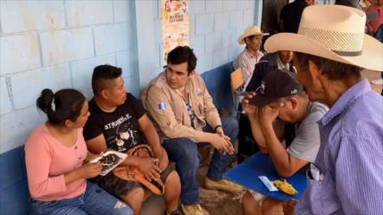 Entregan estatus de permanencia a refugiados mexicanos en Guatemala