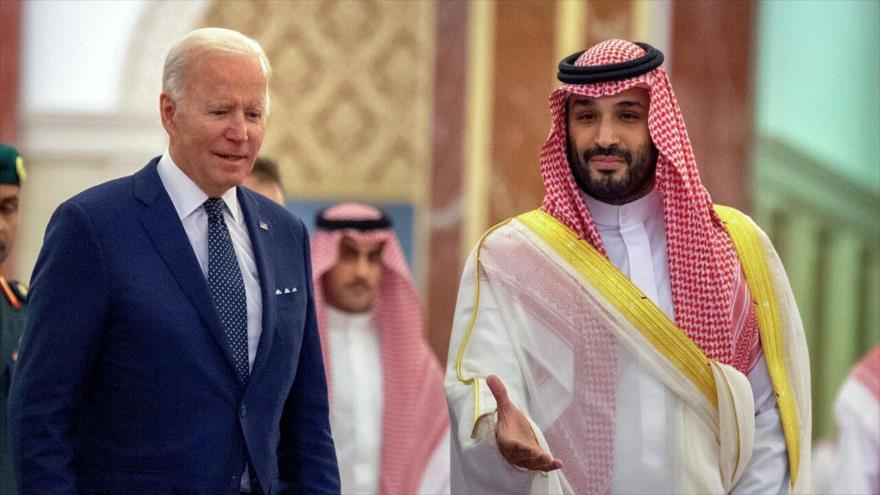 El presidente de EE.UU., Joe Biden (izda.) y el príncipe heredero de Arabia Saudí, Muhamad bin Salman.