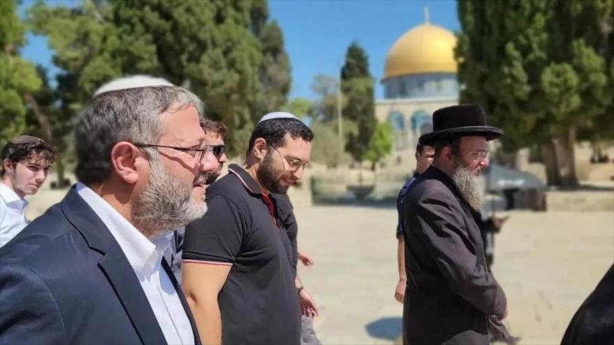 El ministro de seguridad interna israelí, Itamar Ben-Gvir, lidera recorridos provocativos en el recinto de la Mezquita Al-Aqsa, 13 de agosto de 2024.