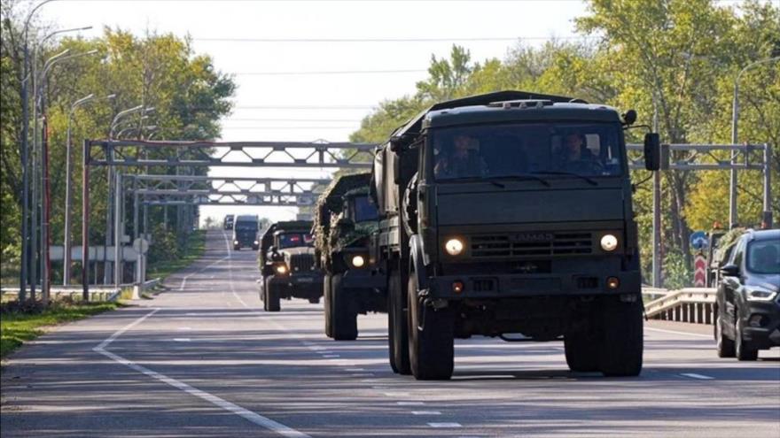 Una columna de las Fuerzas Armadas de Rusia en el distrito de Sudzhansky, en la región rusa de Kursk, 9 de agosto de 2024. (Foto: AP)