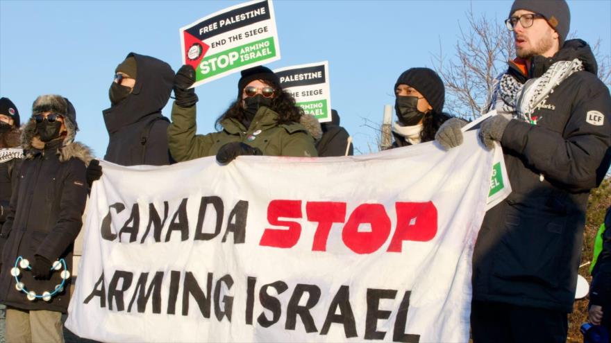 Activistas canadienses piden a instituciones gubernamentales detener el envío de armas a Israel.