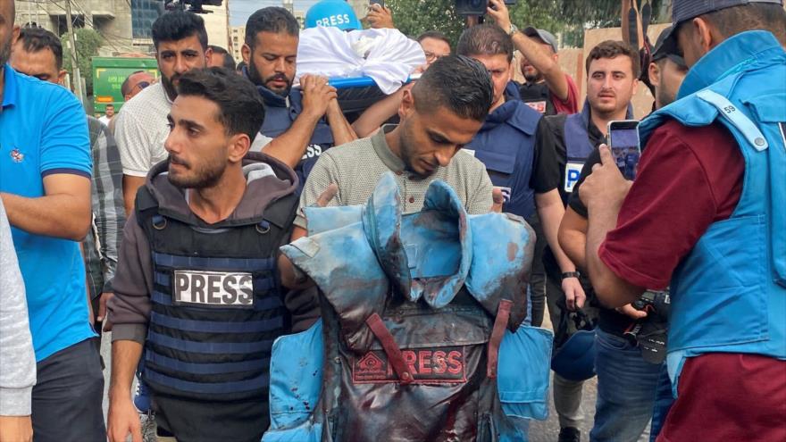 Homenaje al periodista palestino Mohamad Soboh, muerto en Gaza en un ataque israelí,10 de octubre de 2023. (Foto: Reuters)