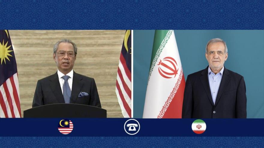Presidente de Irán, Masud Pezeshkian (decha.), y primer ministro de Malasia, Anwar Ibrahim, en una conversación telefónica, 19 de agosto de 2024.