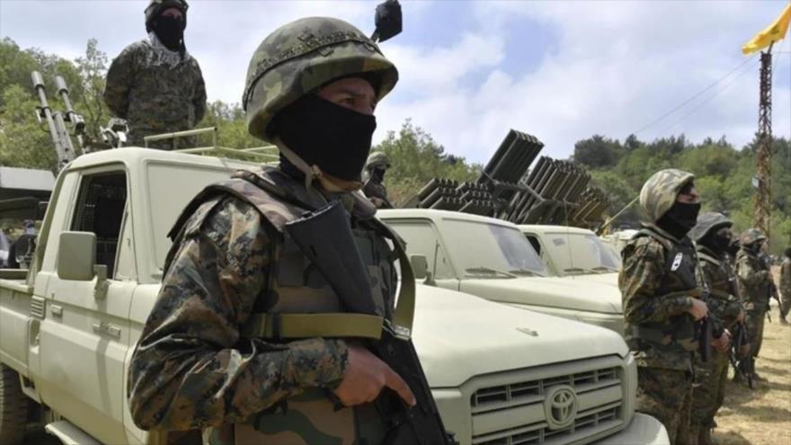 Miembros del movimiento libanés Hezbolá durante una maniobra militar.