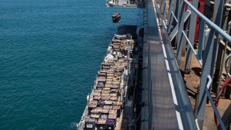 Un barco israelí con contenedores atraca en el puerto de Ashdod, situado en la costa mediterránea de la Palestina ocupada cerca de Gaza.