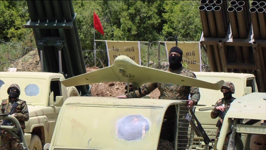 Combatientes de Hezbolá durante un ejercicio con sistemas de drones y cohetes en el sur de El Líbano. (Foto: AP)
