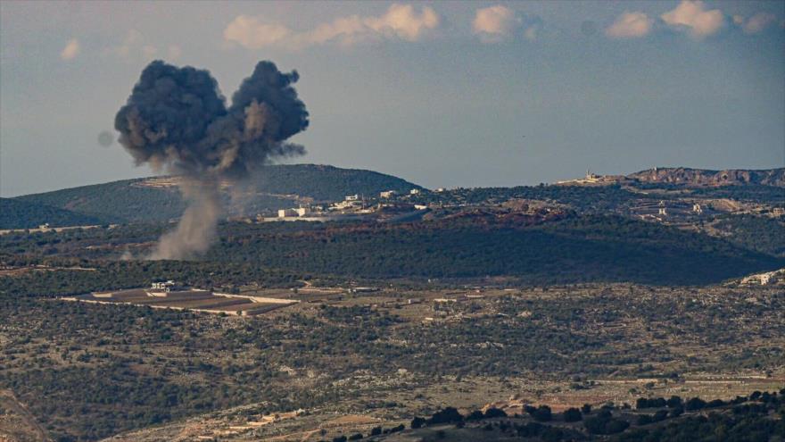 El humo se eleva durante un intercambio de disparos entre Israel y Hezbolá en la frontera entre la Palestina ocupada y El Líbano, 18 de noviembre de 2023. (Foto: Flash90)