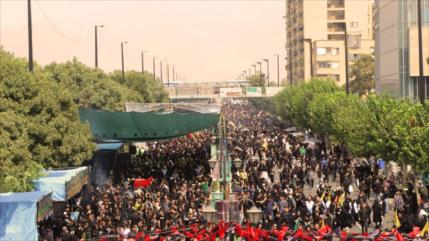 Iraníes rememoran Arbaín con gran caminata en Teherán, la capital