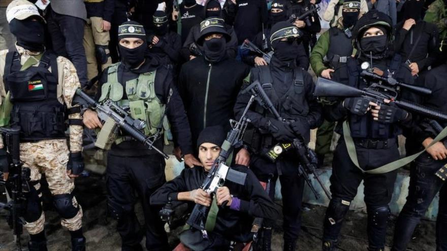 Palestinos armados en un acto conmemorativo en el campo de refugiados de Yenín, Cisjordania ocupada, 3 de marzo de 2023. (Foto: Reuters)