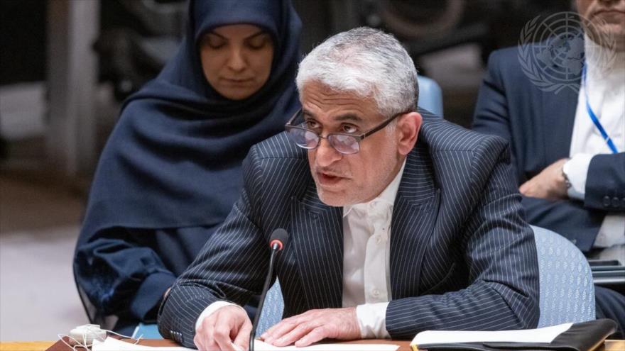 El representante permanente de Irán ante la ONU, Amir Said Iravani, habla en una sesión de la organización.