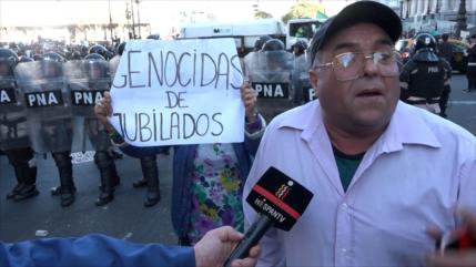 Manifestación de jubilados termina en bastonazos en Argentina