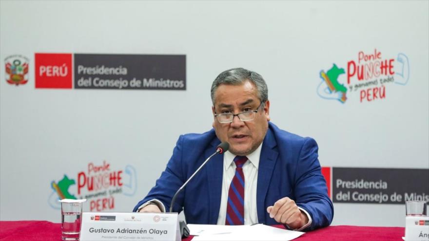 El presidente del Consejo de Ministros de Perú, Gustavo Adrianzén, en rueda de prensa.