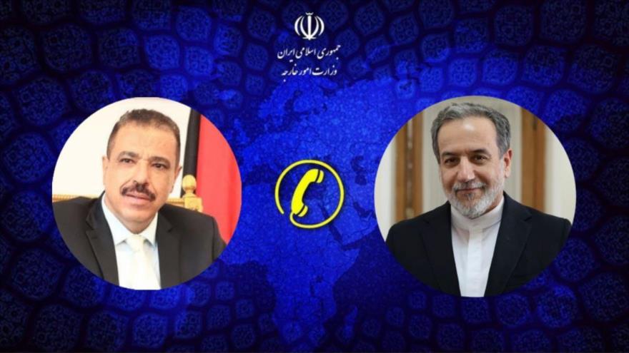 El canciller iraní, Abás Araqchi (dcha.), y su homólogo yemení, Yamal Ahmed Ali Amer.