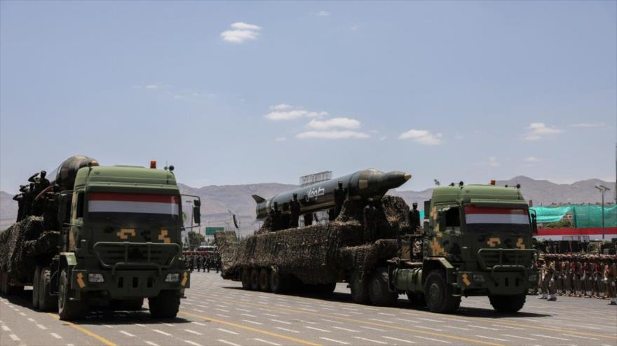 El Ejército de Yemen exhibe sus misiles balísticos durante un desfile militar en Saná, 21 de septiembre de 2023. (Foto: Reuters)