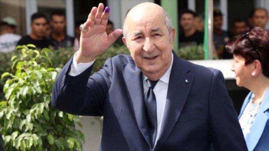 El presidente argelino Abdelmadjid Tebboune tras emitir su voto en un colegio electoral en Argel en las elecciones presidenciales, 7 de septiembre de 2024 en. (Foto: Reuters)