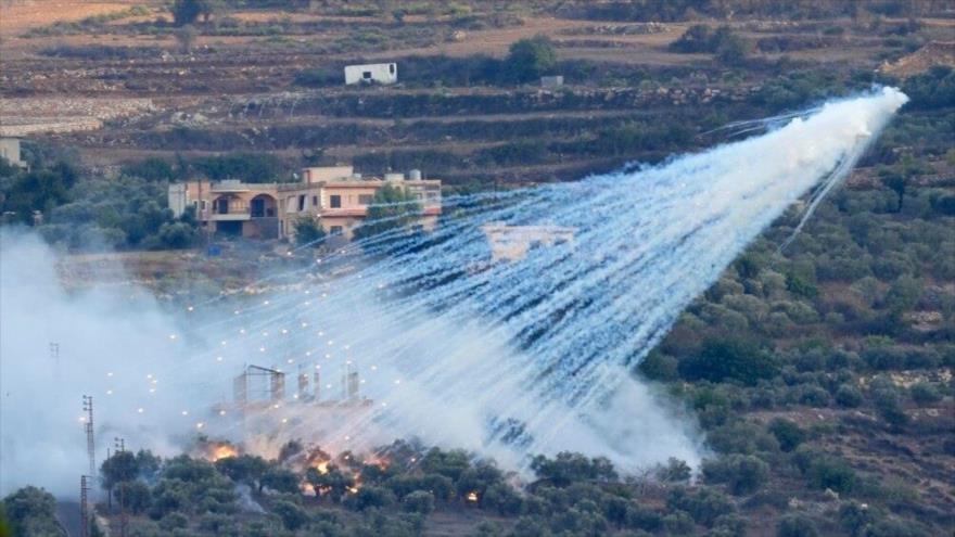 El ejército israelí lanza bombas de fósforo blanco sobre la región de Al-Bustan, en el sur de El Líbano, 15 de octubre de 2023.