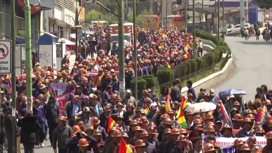 Bolivianos se movilizan para apoyar al presidente Arce