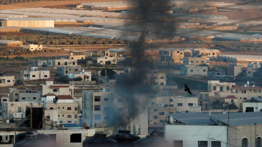 El humo se eleva tras una explosión en medio de una redada israelí en Tubas, en Cisjordania ocupada,11 de septiembre de 2024. (Foto: Reuters)