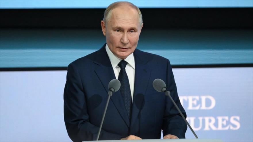 El presidente ruso, Vladímir Putin, habla durante una reunión en San Petersburgo, 12 de septiembre de 2024. (Foto: EPA)