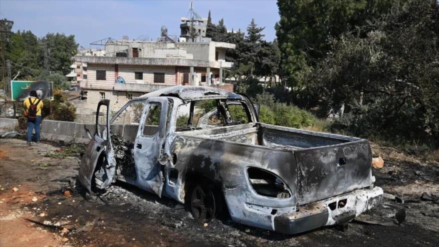 Los sirios inspeccionan los daños en el lugar de los ataques de Israel cerca de la ciudad siria de Masyaf, 9 de septiembre de 2024. (Foto: AFP)