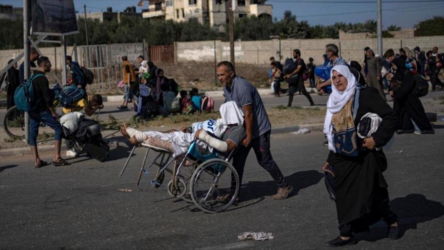 Palestinos huyen al sur de la Franja de Gaza, en Salah al-Din, 10 de noviembre de 2023. (Foto: AP)