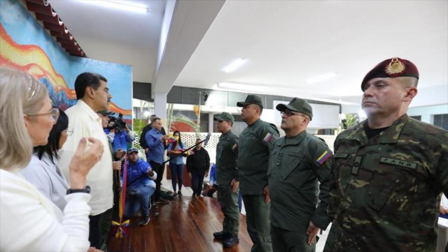 El presidente de Venezuela, Nicolás Maduro, en el acto de entrega de las medallas honoríficas a cuatro mandos militares, en el el Liceo José Ávalos, Caracas, 13 de septiembre de 2024.