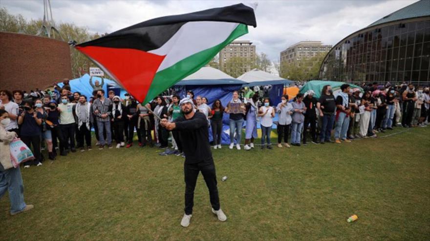 Activistas pro palestinos se manifiestan en el Instituto Tecnológico de Massachusetts (MIT), 6 de mayo de 2024. (Foto: Reuters)