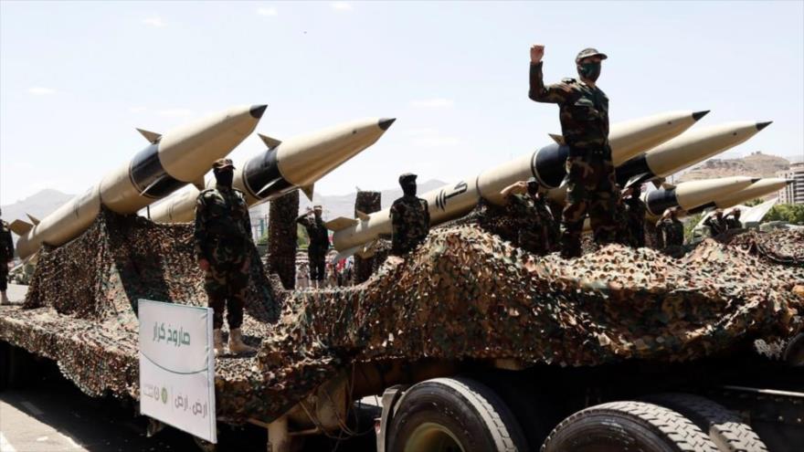 El Ejército de Yemen exhibe sus armas durante un desfile militar en Saná, la capital, 21 de septiembre de 2023. (Foto: Getty Images)