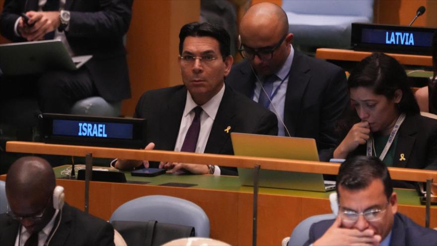 Danny Danon, representante israelí ante la ONU, observa durante una votación contra la ocupación israelí en Palestina en la sede de la ONU, Nueva York, 18 de septiembre de 2024. (Foto: AFP)