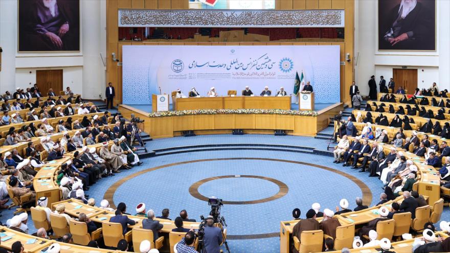 El presidente de Irán, Masud Pezeshkian, habla en la inauguración de la 38.ª Conferencia de la Unidad Islámica en Teherán, 19 de septiembre de 2024.