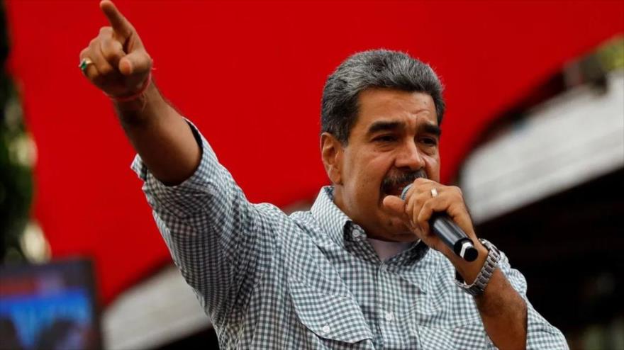 El presidente venezolano, Nicolás Maduro, pronuncia un discurso durante una manifestación para celebrar los resultados de las elecciones presidenciales.