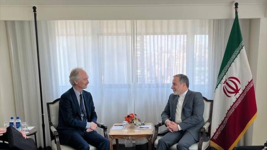 Reunión del canciller de Irán, Seyed Abás Araqchi (dcha.) y el enviado de ONU para Siria, Geir Pedersen, Nueva York, 21 de septiembre de 2024.