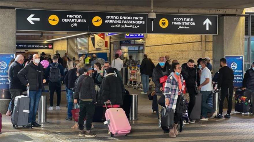 Los pasajeros en un aeropuerto israelí.