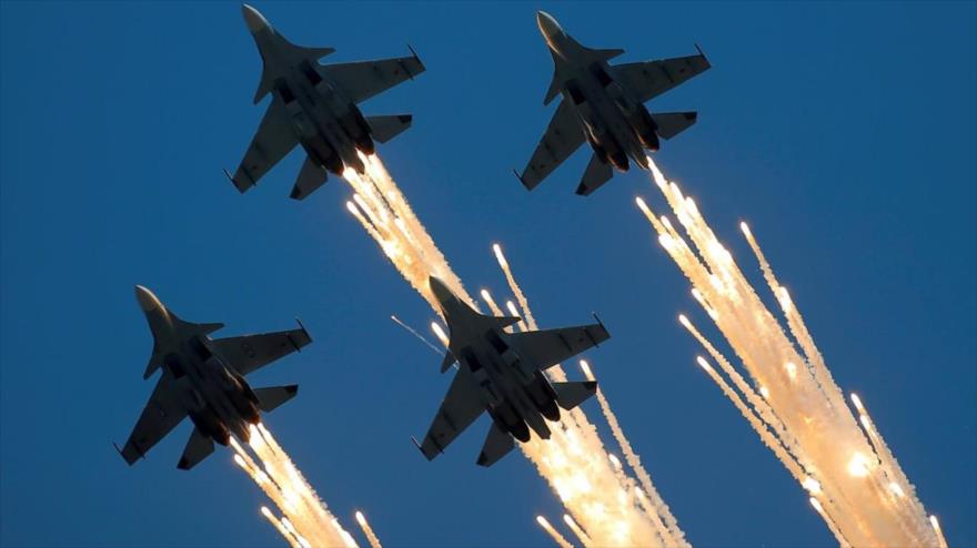 Los cazas Sujoi Su-30SM vuelan en formación durante los Juegos Militares Internacionales 2016, en Dubrovichi, en Rusia, 5 de agosto de 2016. (Foto: Reuters)