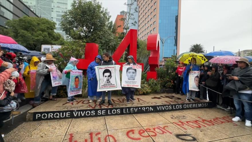 10 años después, el caso Ayotzinapa sigue sin resolver en México 