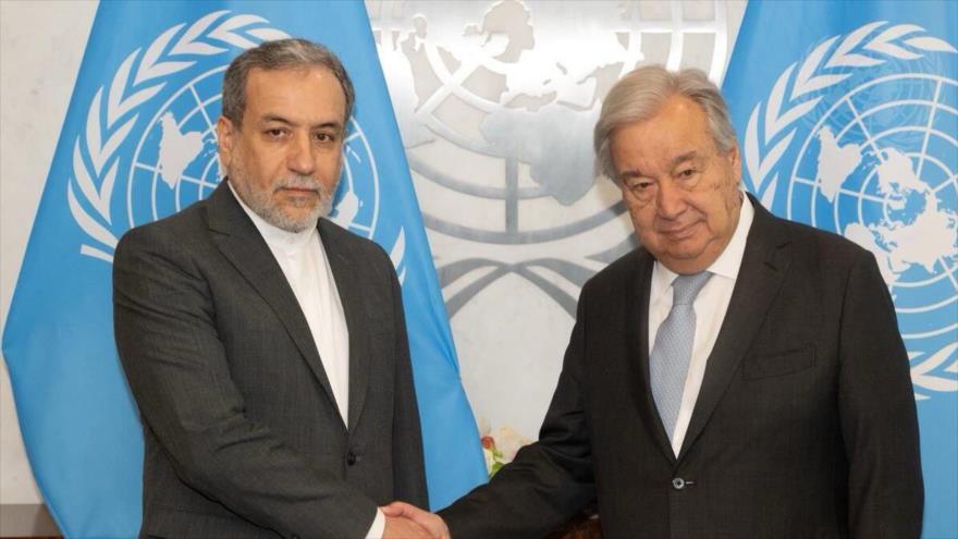 El canciller iraní, Abás Araqchi (izda.) y el secretario general de la ONU, António Guterres, Nueva York, 28 de septiembre de 2024.