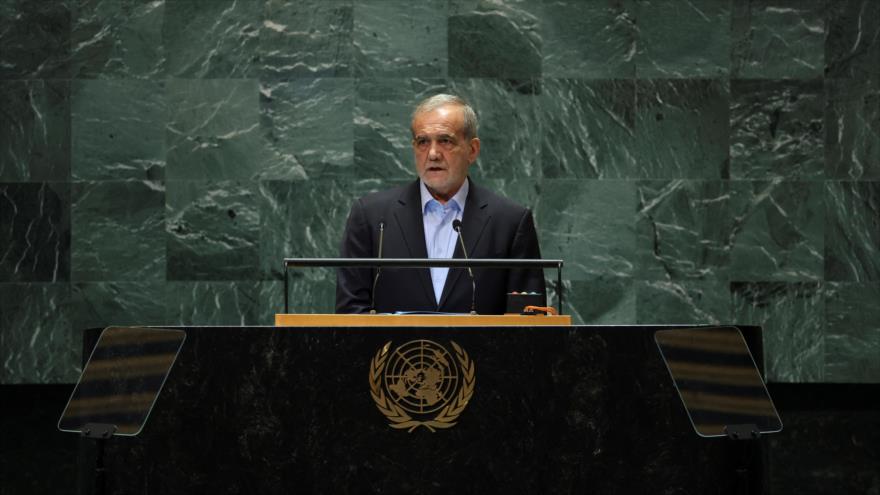 El presidente de Irán, Masud Pezeshkian, ofrece un discurso ante la Asamblea General de la ONU.