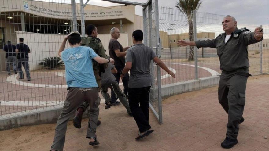 Colonos huyendo a los refugios: (Foto: archivo)