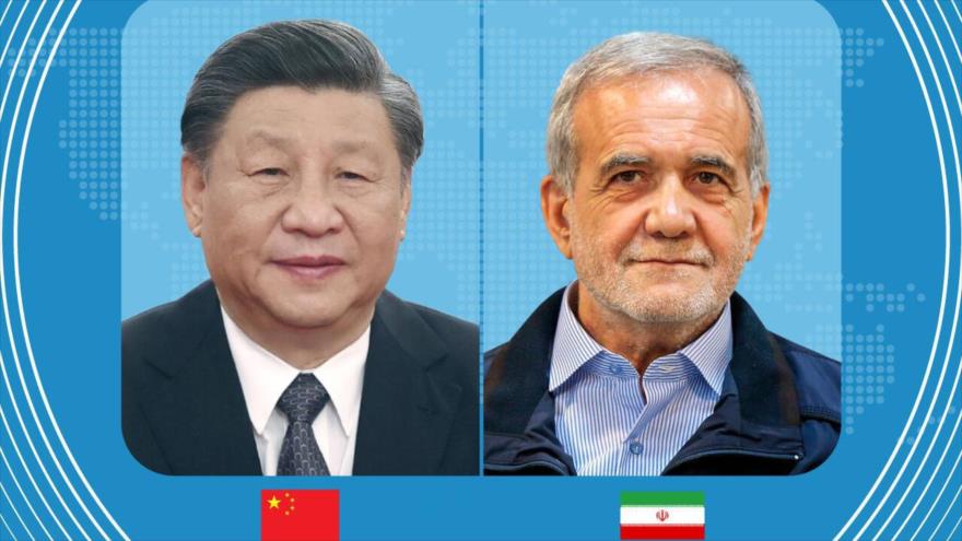 El Presidente de China Xi Jinping (izqda) y el Presidente de Irán Masud Pezeshkian
